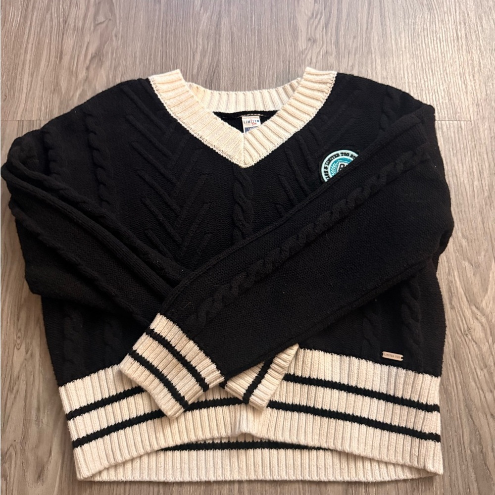 Limited Too Black and Cream V-Neck Cable Knit Sweater - Picture 4 of 5